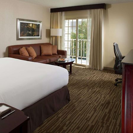 Doubletree By Hilton Raleigh Durham Airport At Research Triangle Park Hotel Bagian luar foto