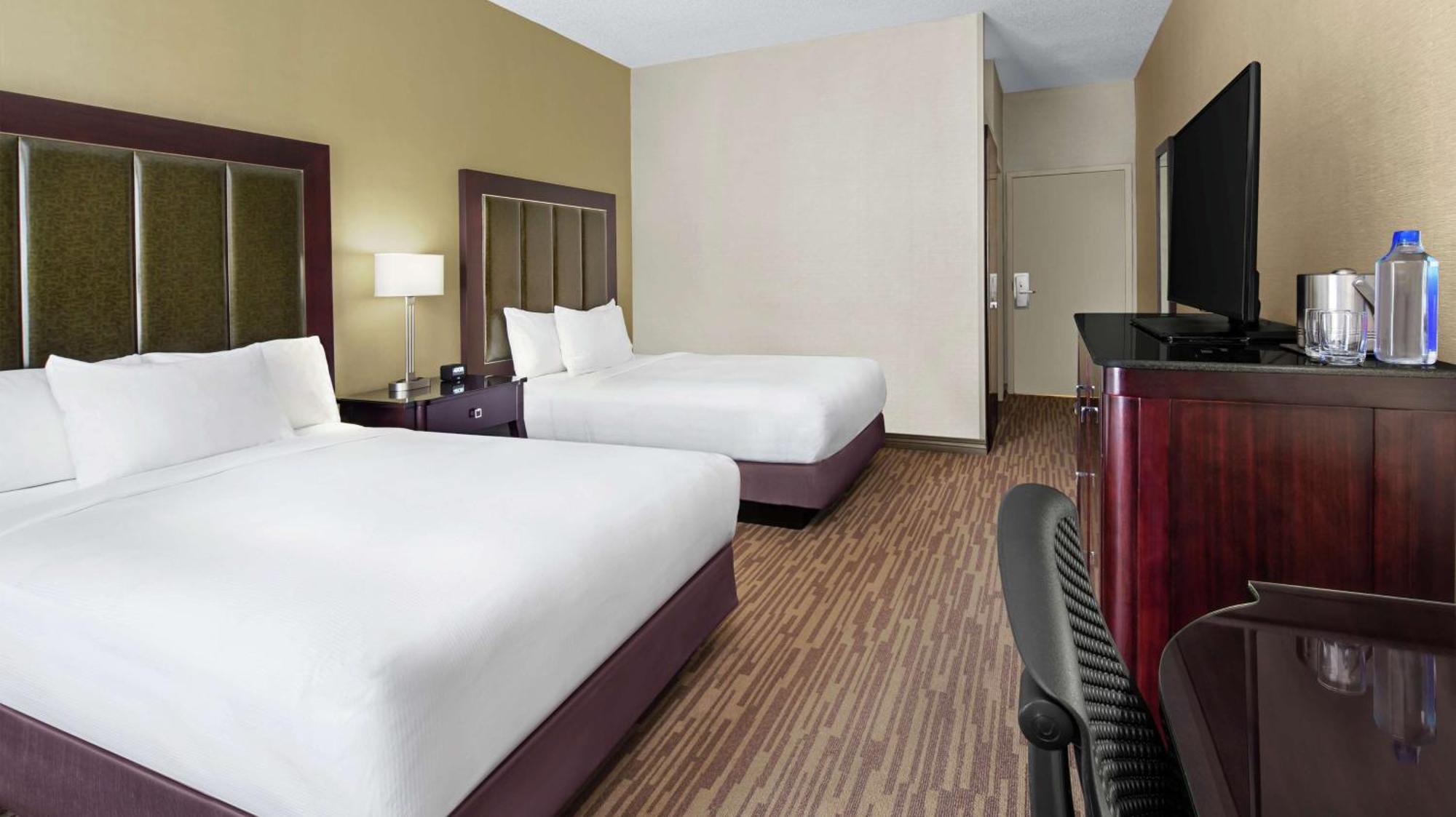 Doubletree By Hilton Raleigh Durham Airport At Research Triangle Park Hotel Bagian luar foto