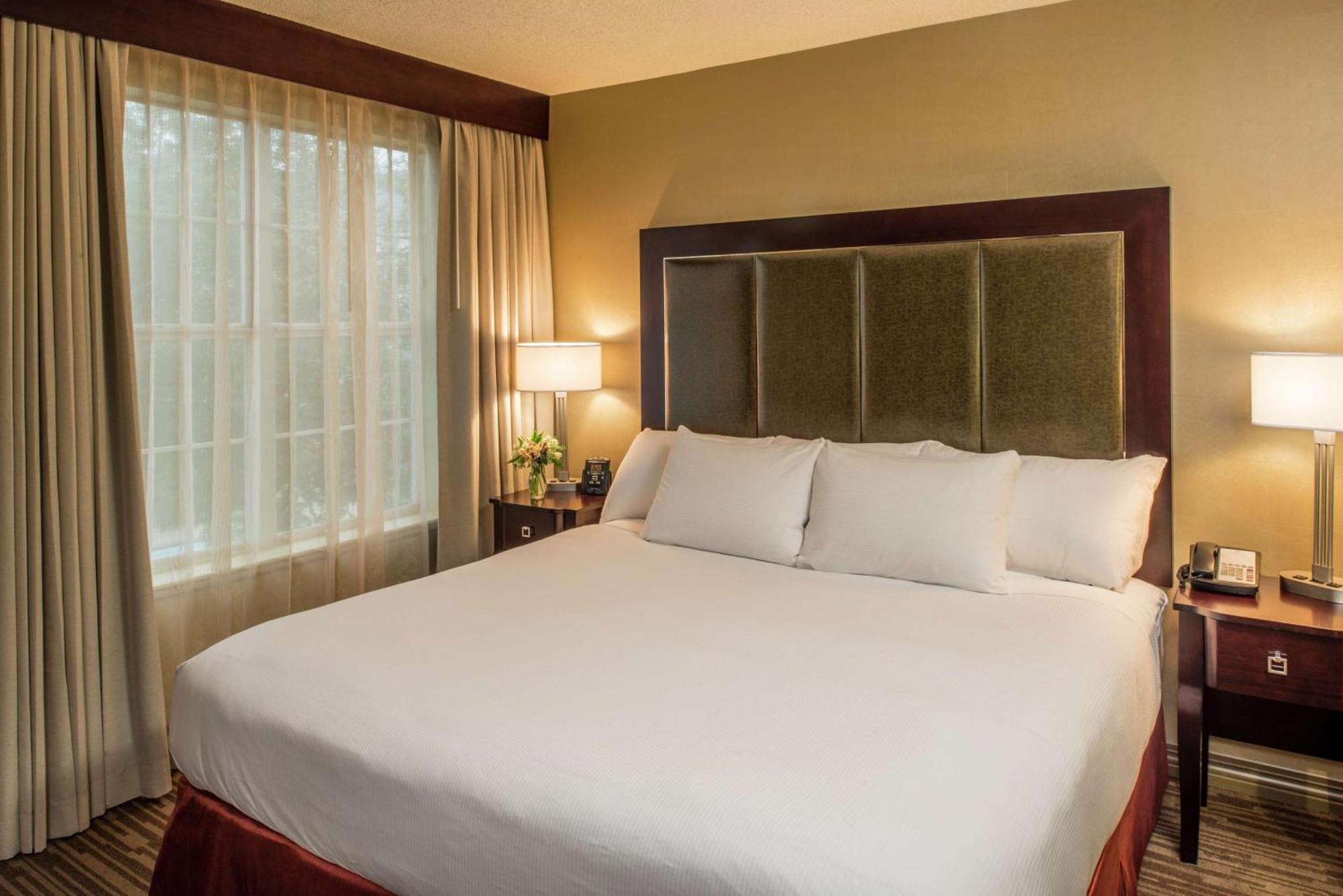 Doubletree By Hilton Raleigh Durham Airport At Research Triangle Park Hotel Bagian luar foto