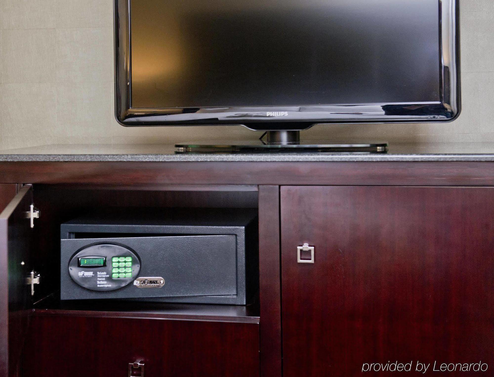 Doubletree By Hilton Raleigh Durham Airport At Research Triangle Park Hotel Bagian luar foto