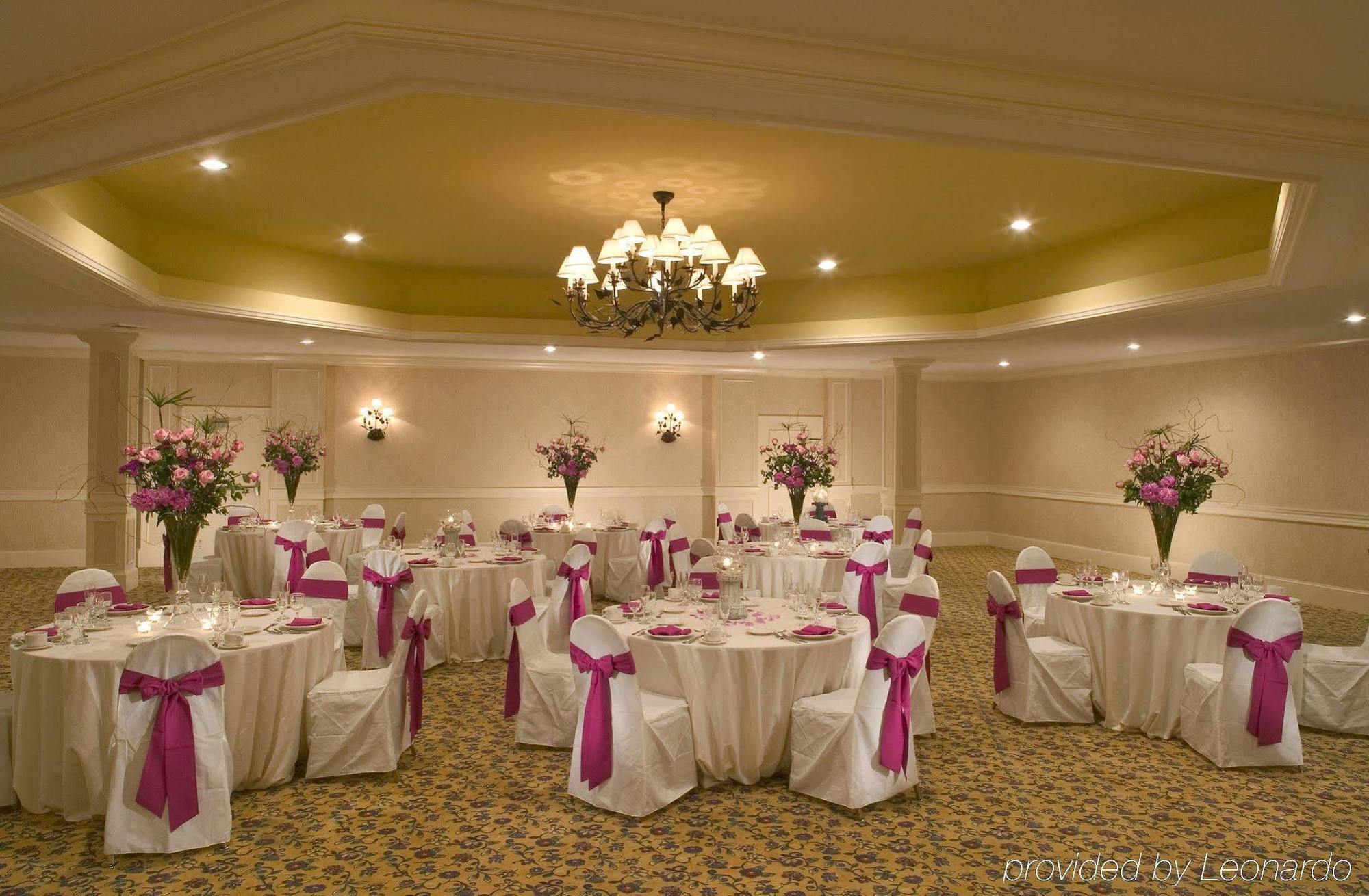 Doubletree By Hilton Raleigh Durham Airport At Research Triangle Park Hotel Restoran foto