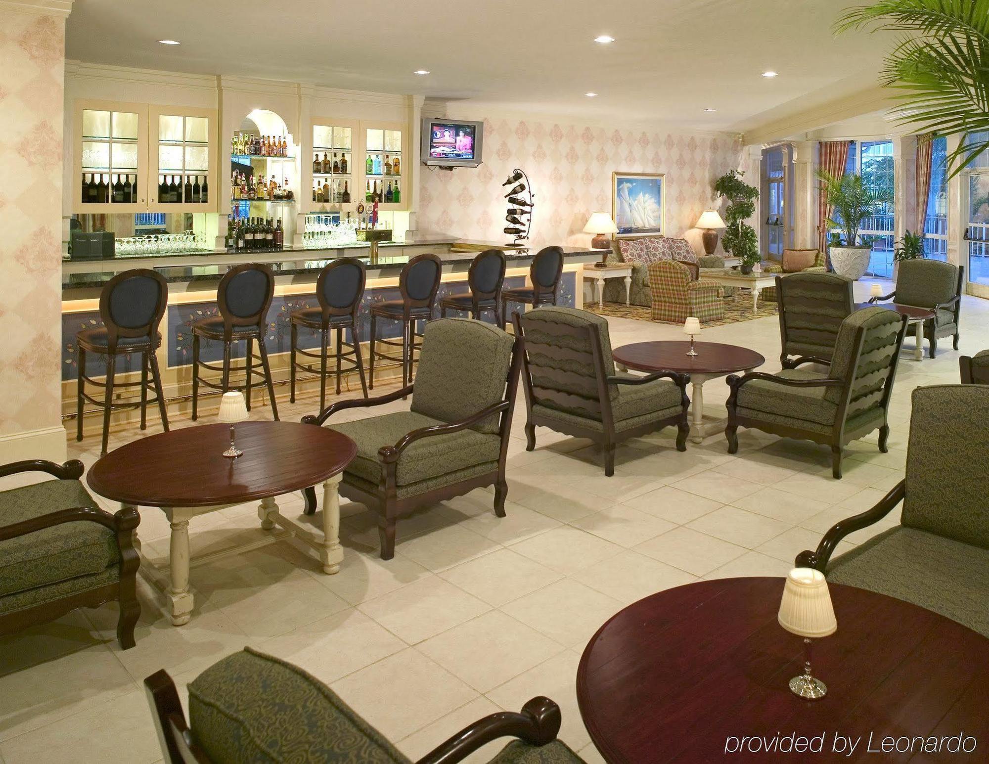 Doubletree By Hilton Raleigh Durham Airport At Research Triangle Park Hotel Restoran foto